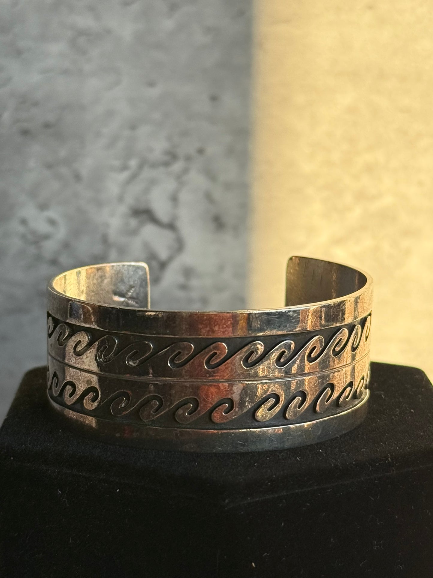 OPULENT VINTAGE HOPI NAVENMA **WATERWAVE** NATIVE AMERICAN JEWELRY SILVER GEOMETRIC BRACELET