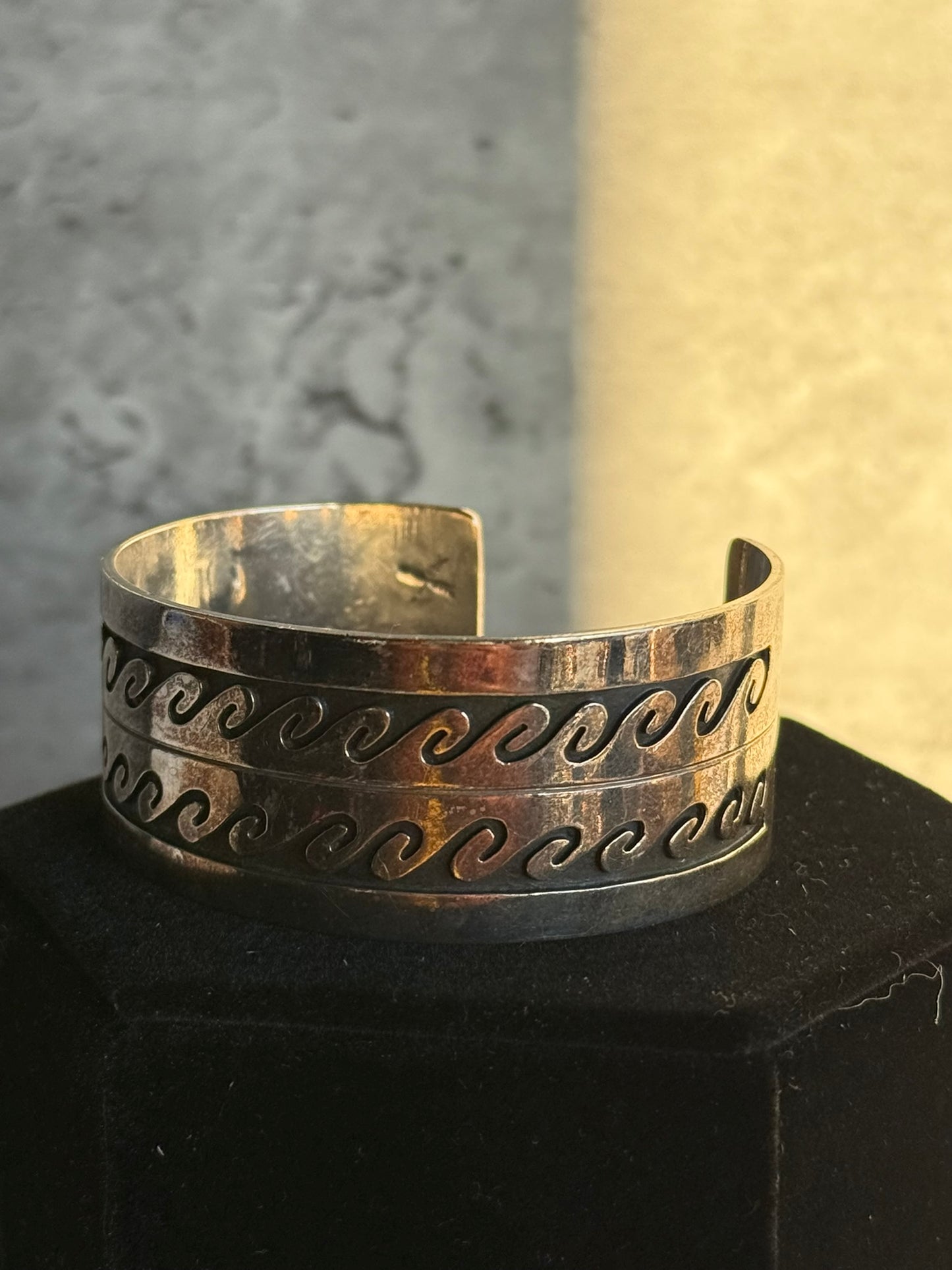 OPULENT VINTAGE HOPI NAVENMA **WATERWAVE** NATIVE AMERICAN JEWELRY SILVER GEOMETRIC BRACELET
