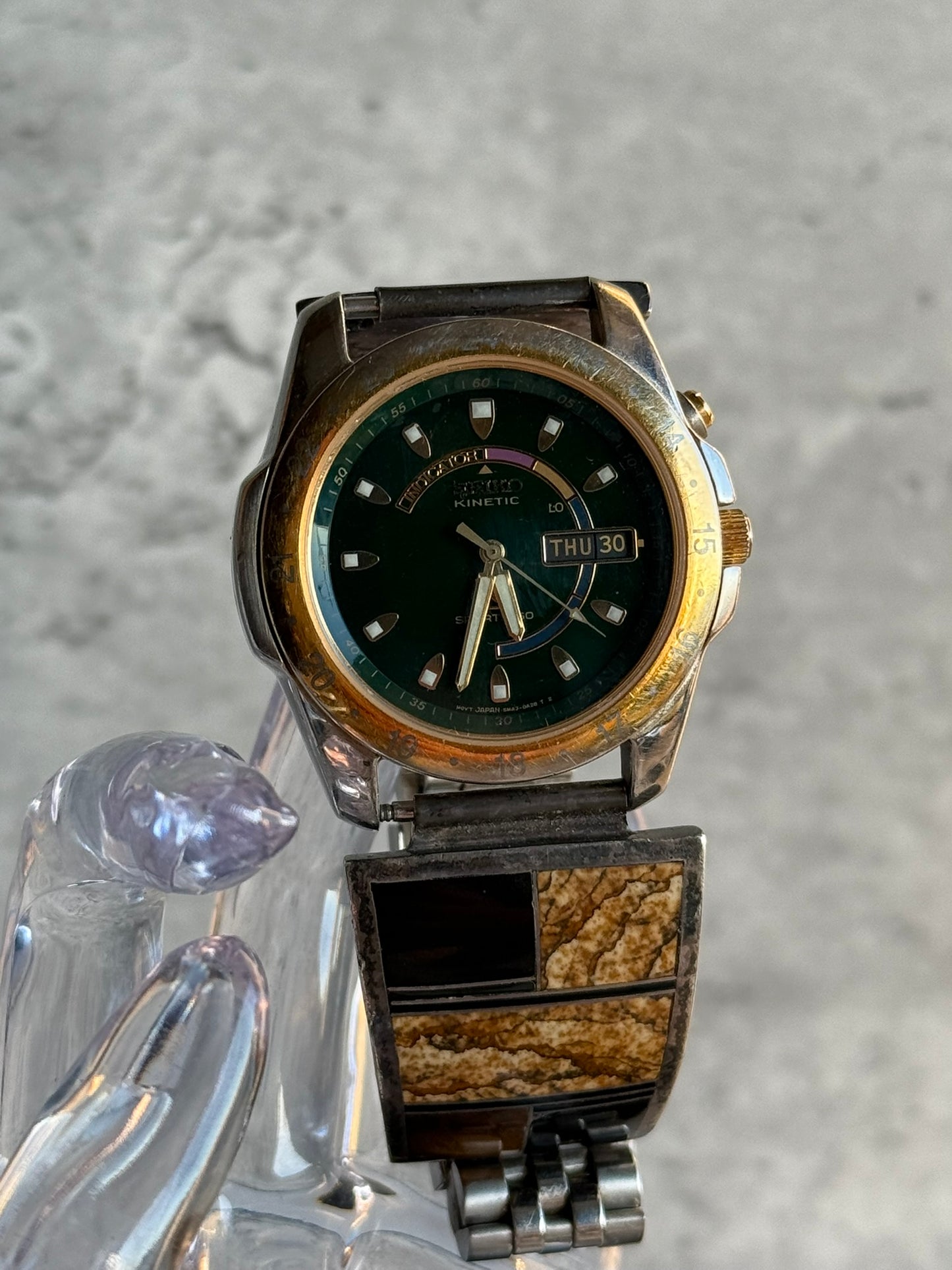 Seiko Kinetic Mens Watch Day Date Silver Gold Stainless Super Smiths Watch Band.